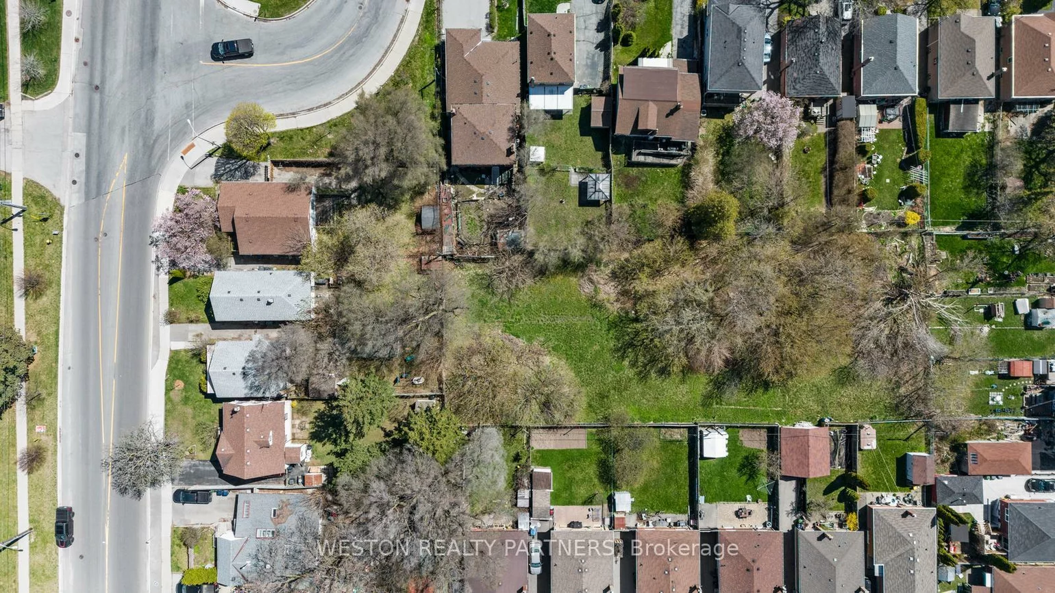 372-374, Kennedy, Clairlea-Birchmount, Toronto