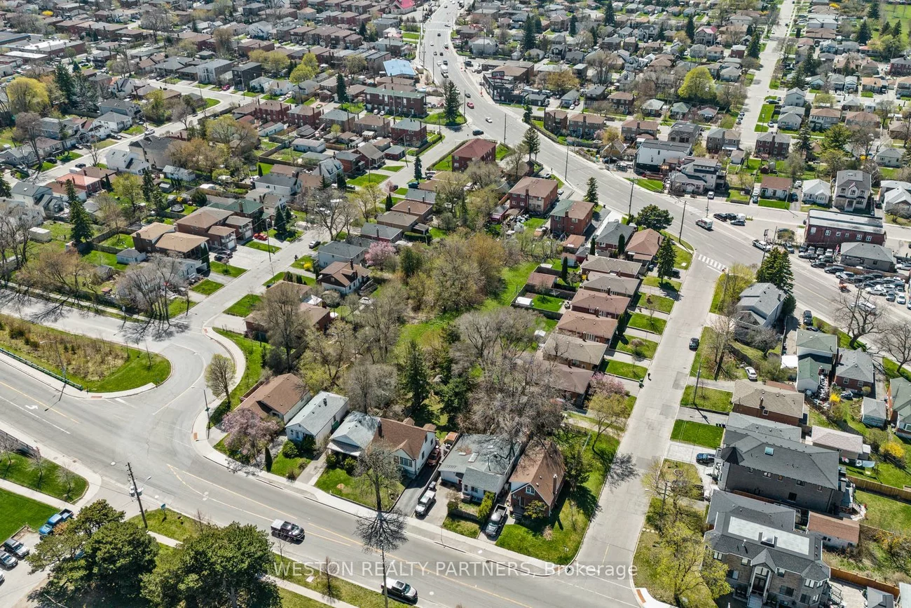 372-374, Kennedy, Clairlea-Birchmount, Toronto