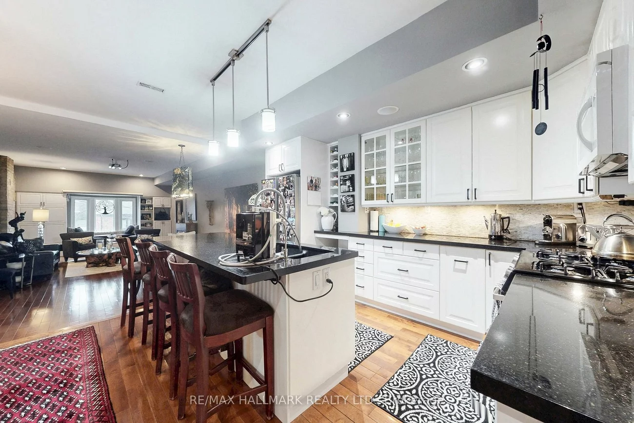 2184, Queen, The Beaches, Toronto