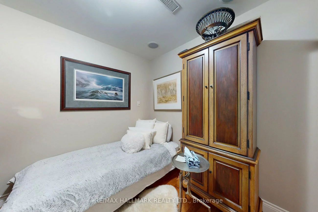 2184, Queen, The Beaches, Toronto