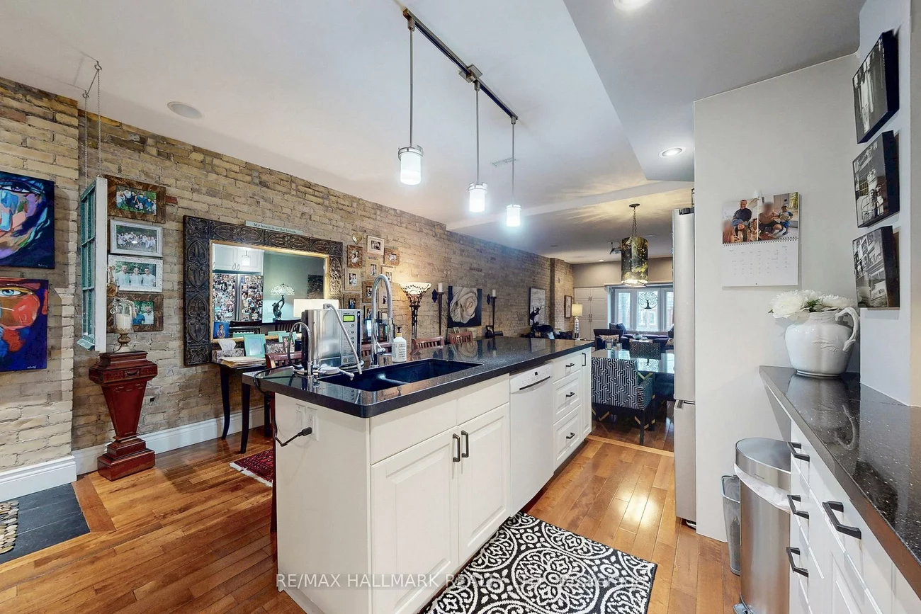 2184, Queen, The Beaches, Toronto