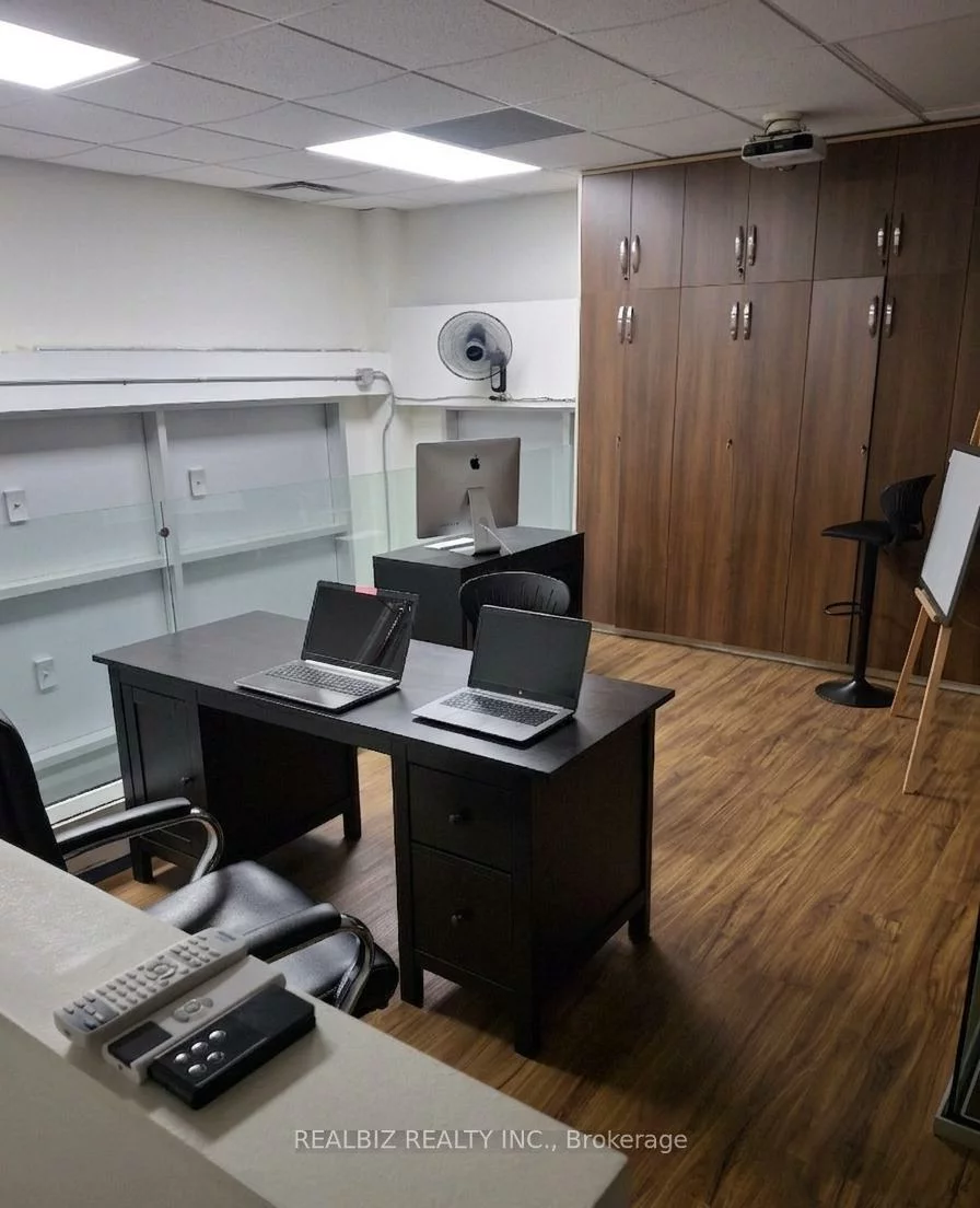 127, Lebovic, Clairlea-Birchmount, Toronto