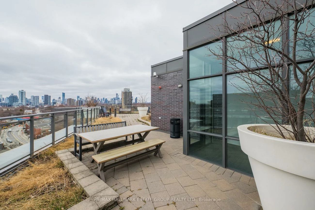 1201, Dundas, South Riverdale, Toronto