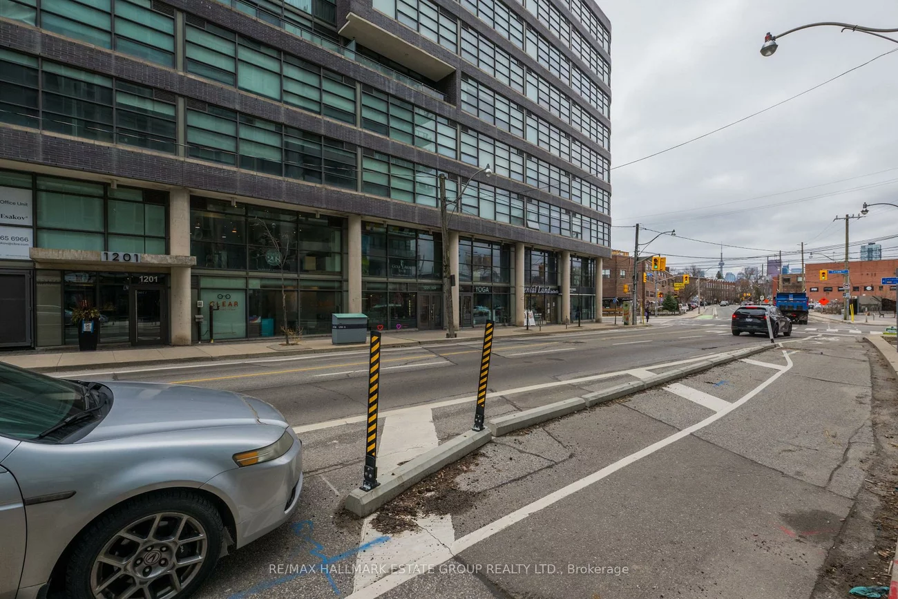 1201, Dundas, South Riverdale, Toronto