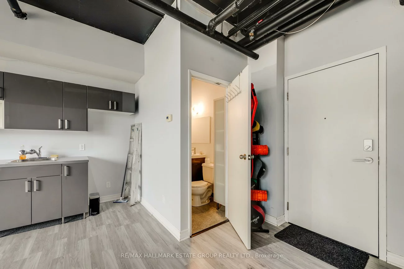 1201, Dundas, South Riverdale, Toronto