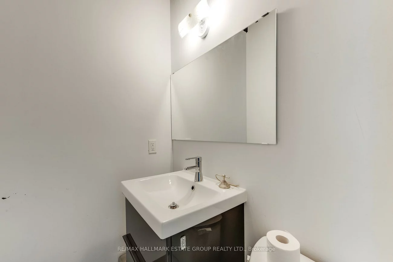 1201, Dundas, South Riverdale, Toronto