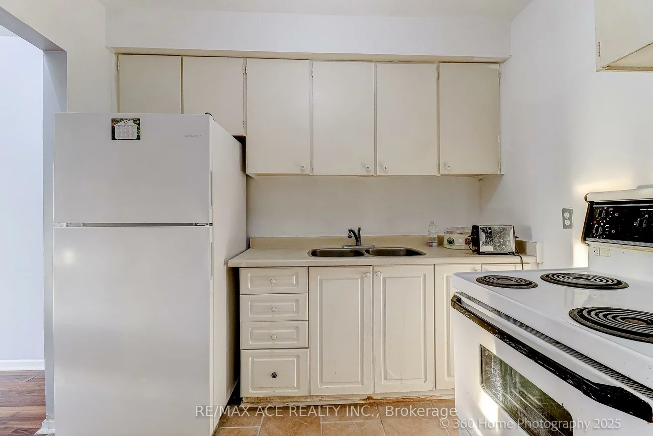 426-428, Dawes, O'Connor-Parkview, Toronto