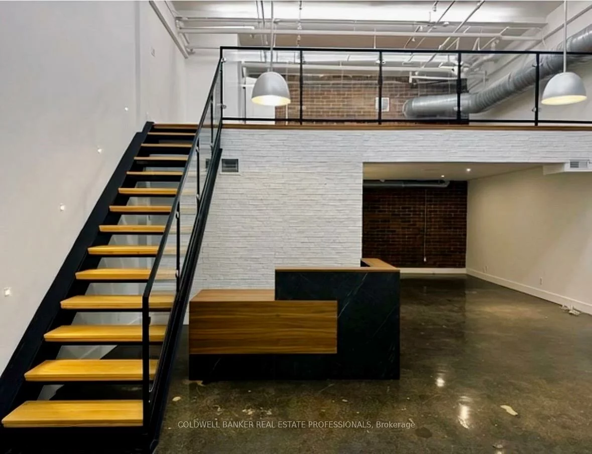 1159, Dundas, South Riverdale, Toronto