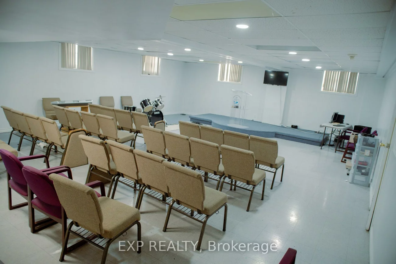 1355, Warden, Wexford-Maryvale, Toronto