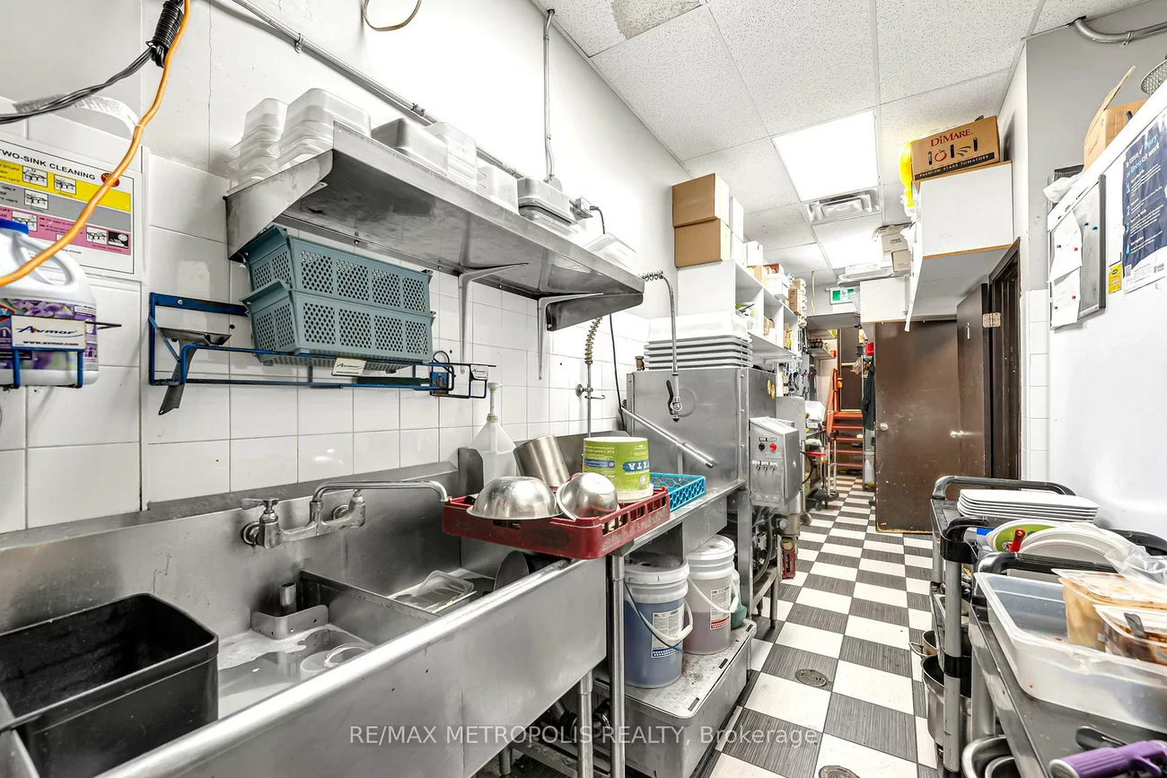 6, Rylander, Rouge E11, Toronto