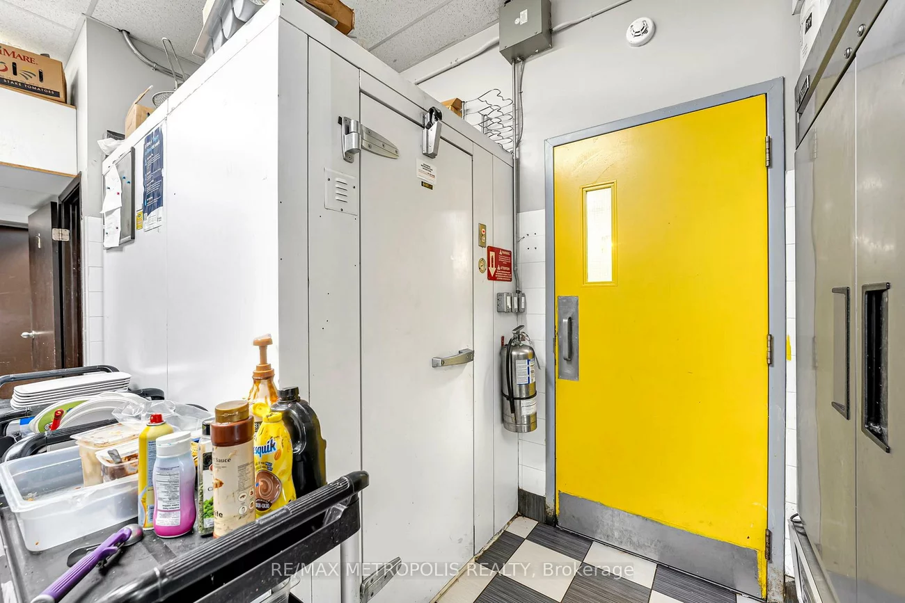 6, Rylander, Rouge E11, Toronto