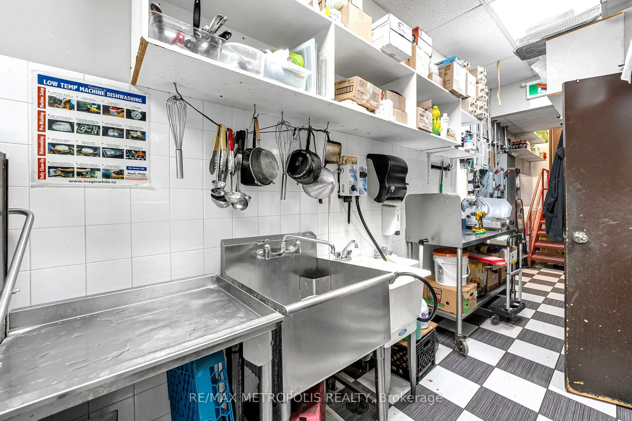 6, Rylander, Rouge E11, Toronto