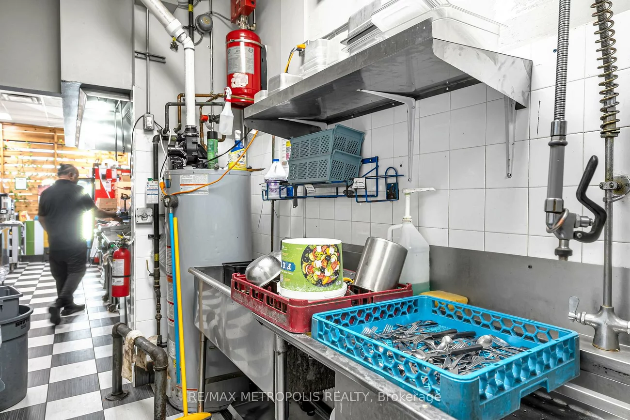 6, Rylander, Rouge E11, Toronto
