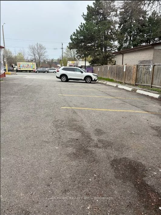 3300, Lawrence, Woburn, Toronto