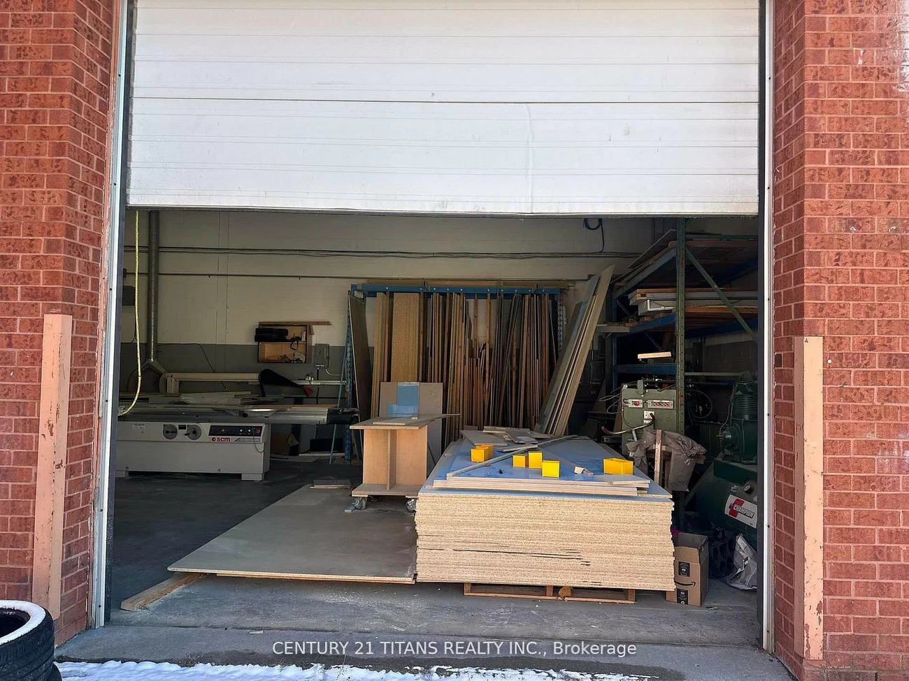 20, Venture, Rouge E11, Toronto