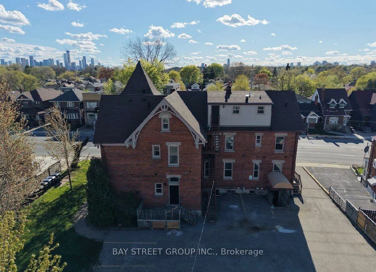 1311, Pape, Danforth Village-East York, Toronto