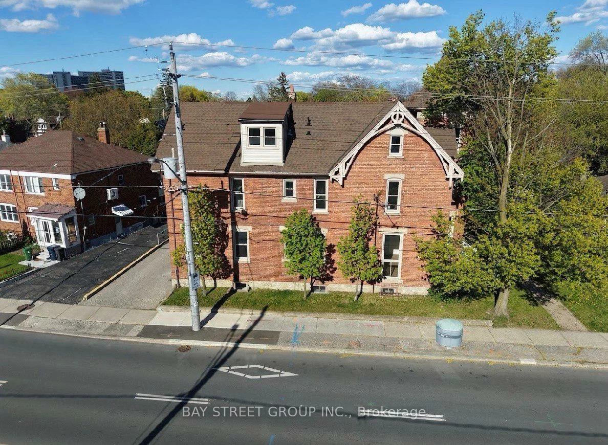 1311, Pape, Danforth Village-East York, Toronto