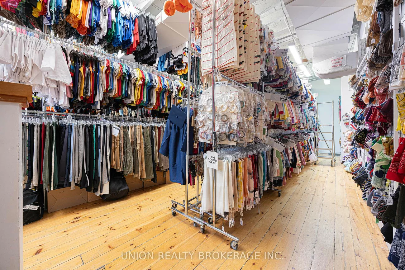 186, Munro, South Riverdale, Toronto