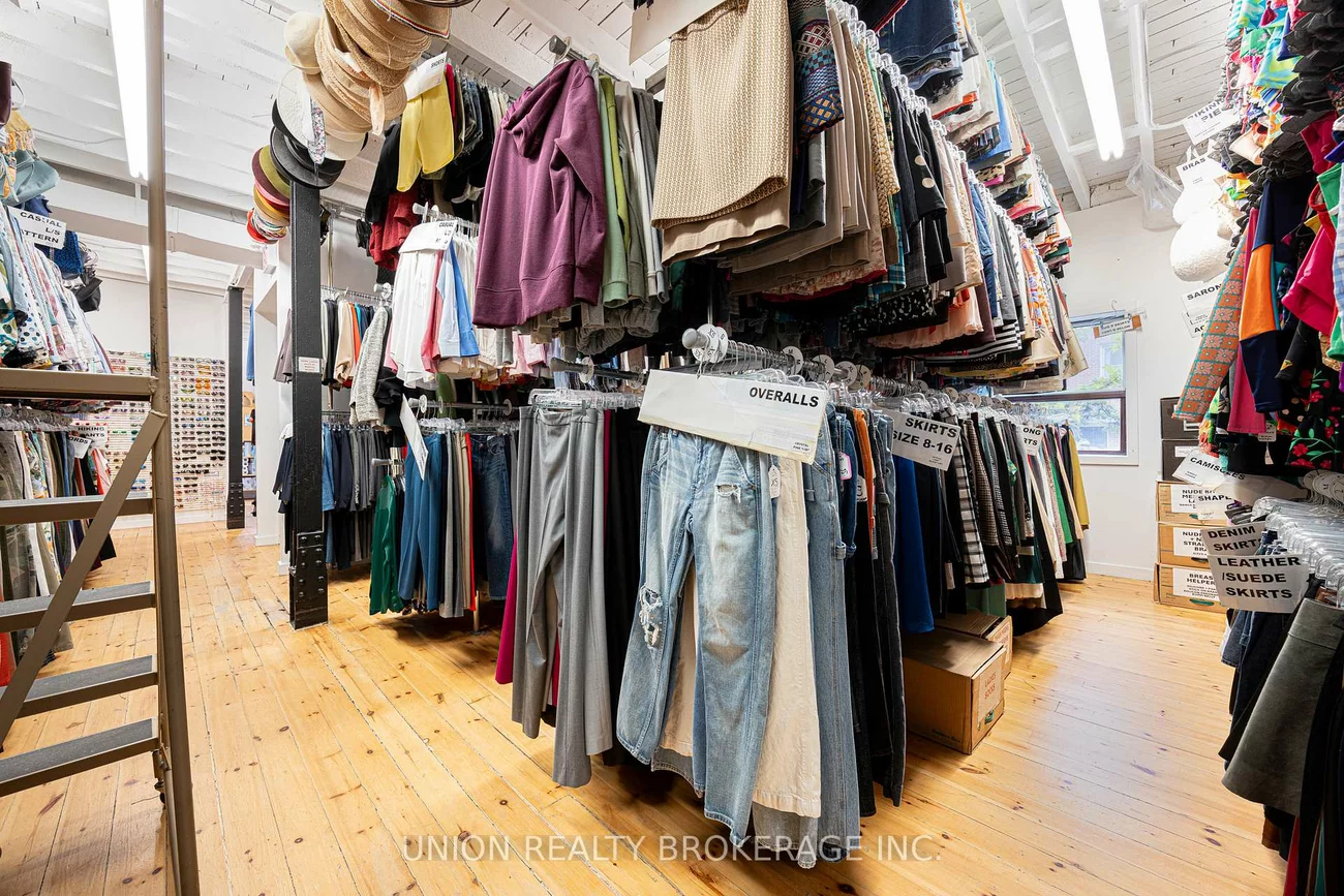 186, Munro, South Riverdale, Toronto