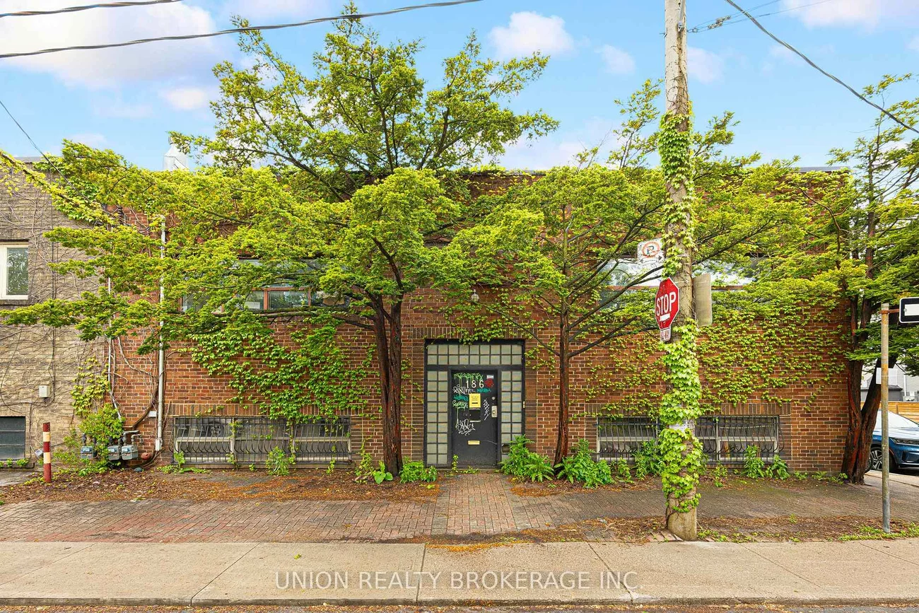 186, Munro, South Riverdale, Toronto