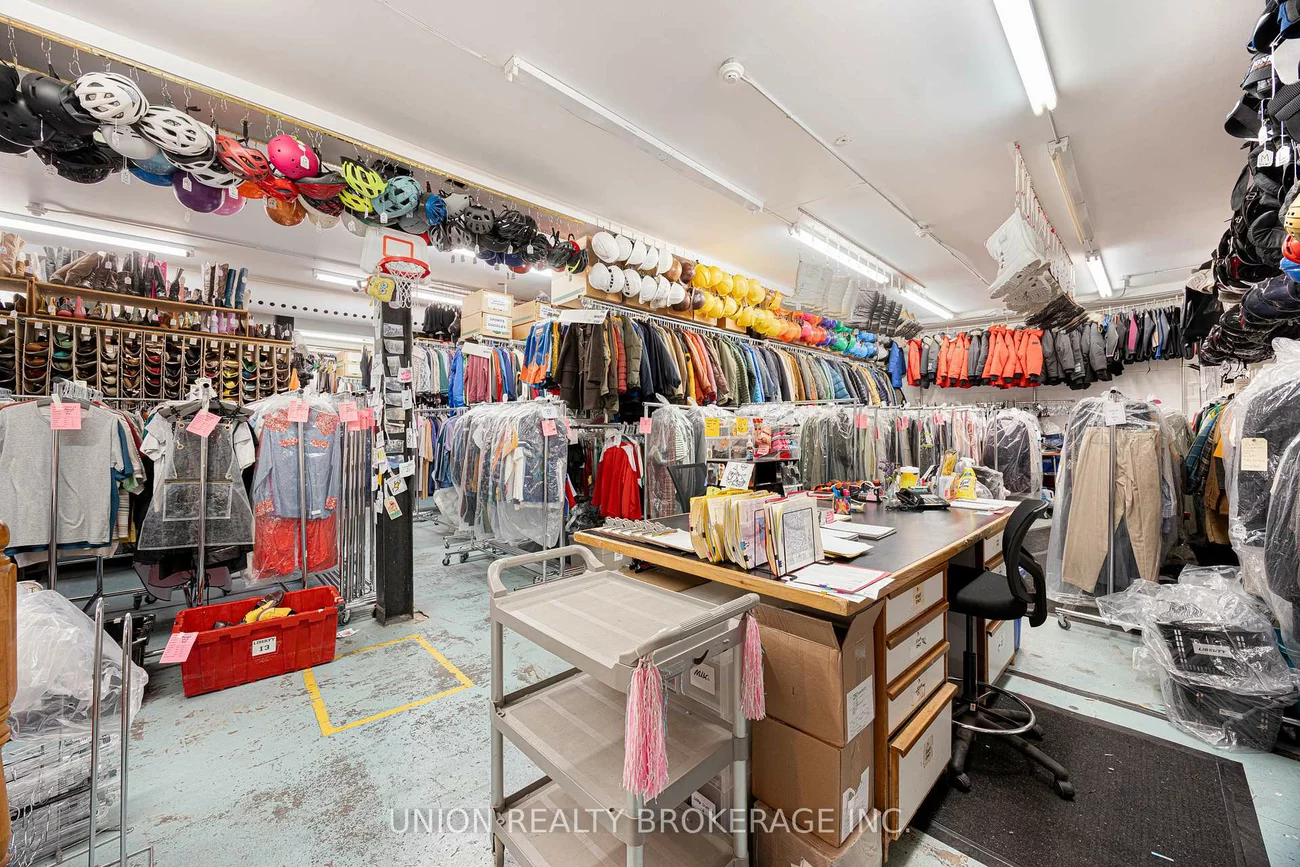 186, Munro, South Riverdale, Toronto