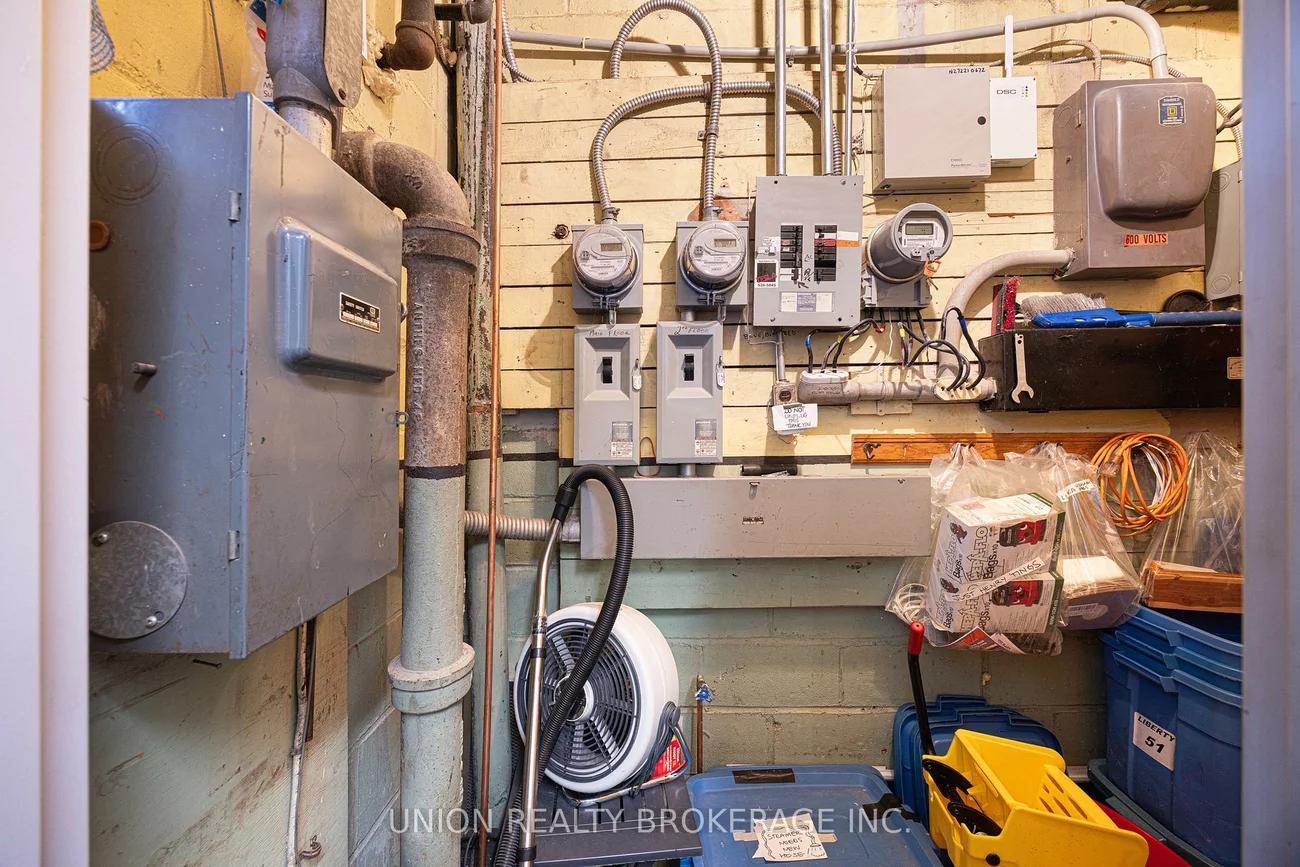 186, Munro, South Riverdale, Toronto