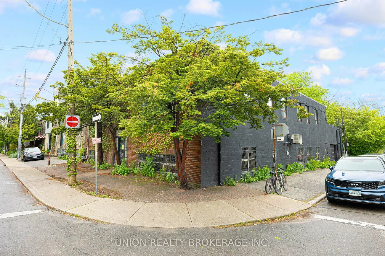 186, Munro, South Riverdale, Toronto
