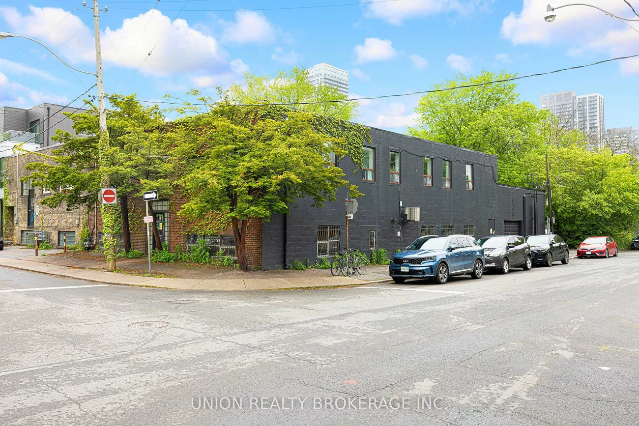 186, Munro, South Riverdale, Toronto