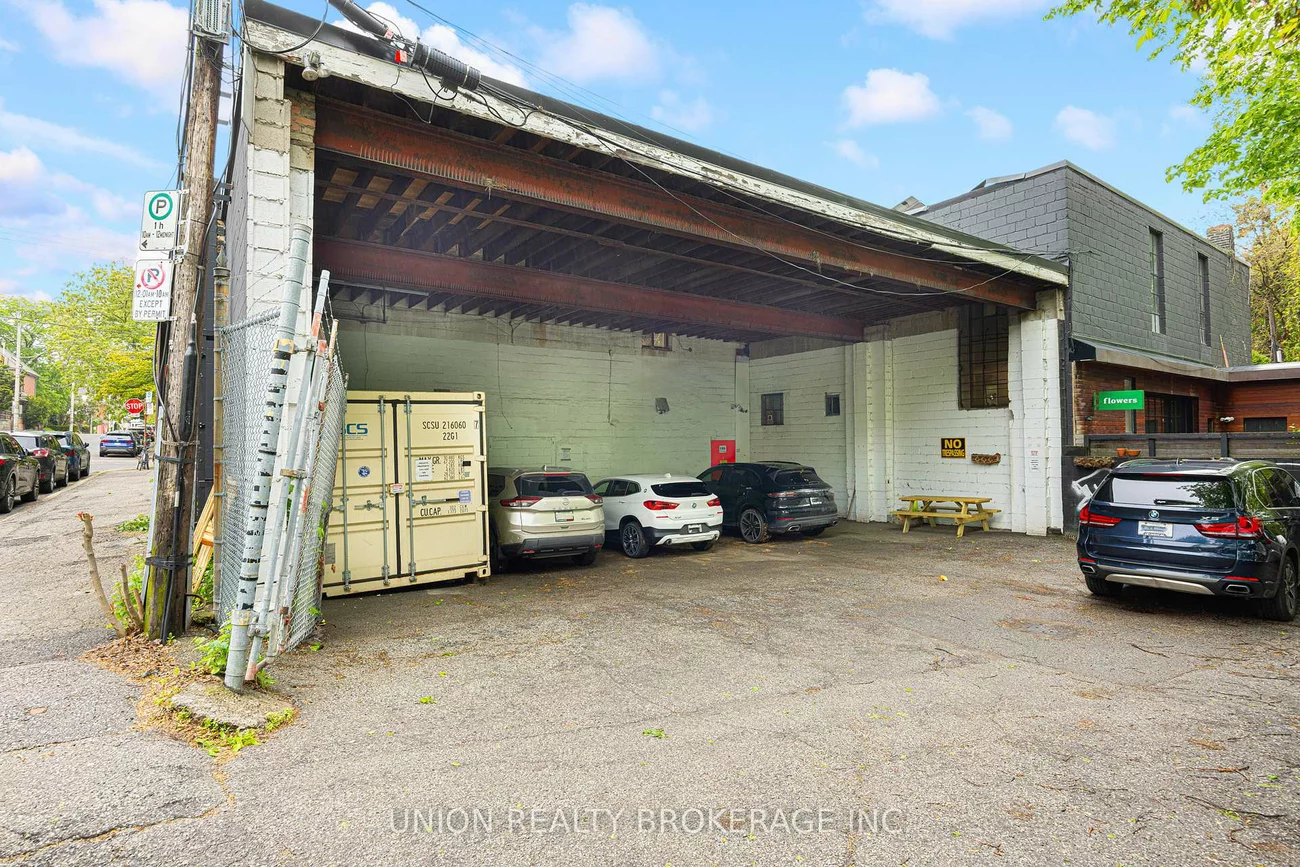 186, Munro, South Riverdale, Toronto