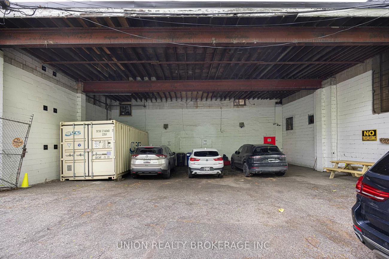 186, Munro, South Riverdale, Toronto