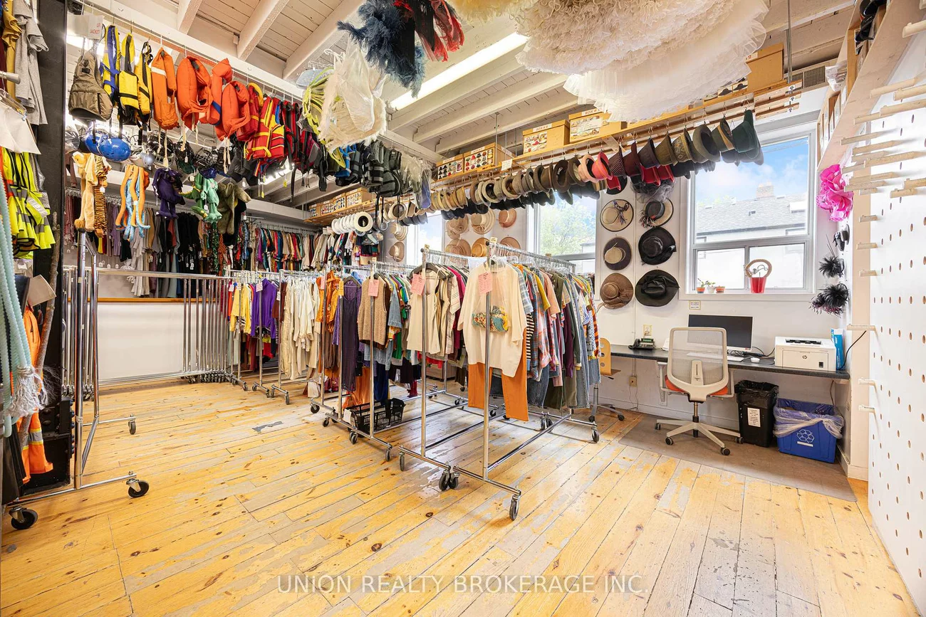 186, Munro, South Riverdale, Toronto