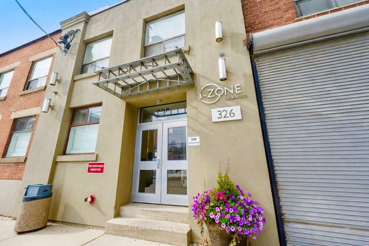 1159, Dundas, South Riverdale, Toronto