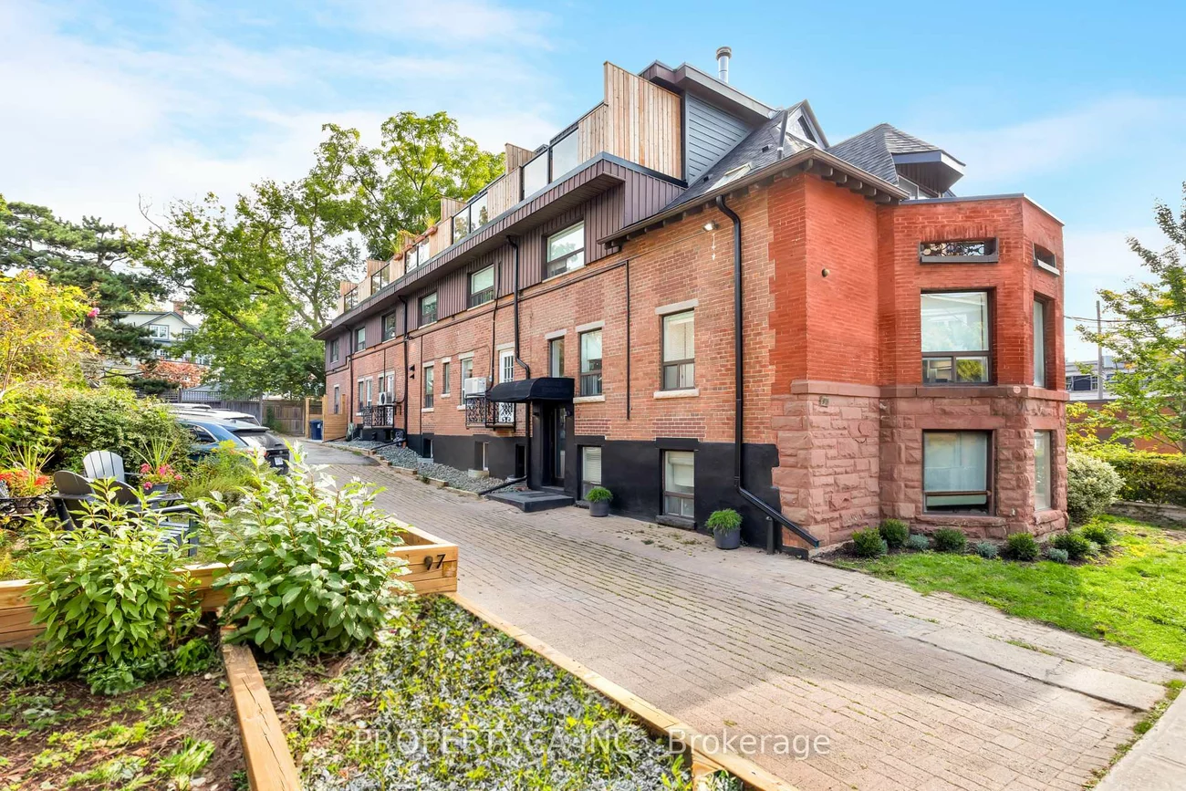 97, Lee, The Beaches, Toronto