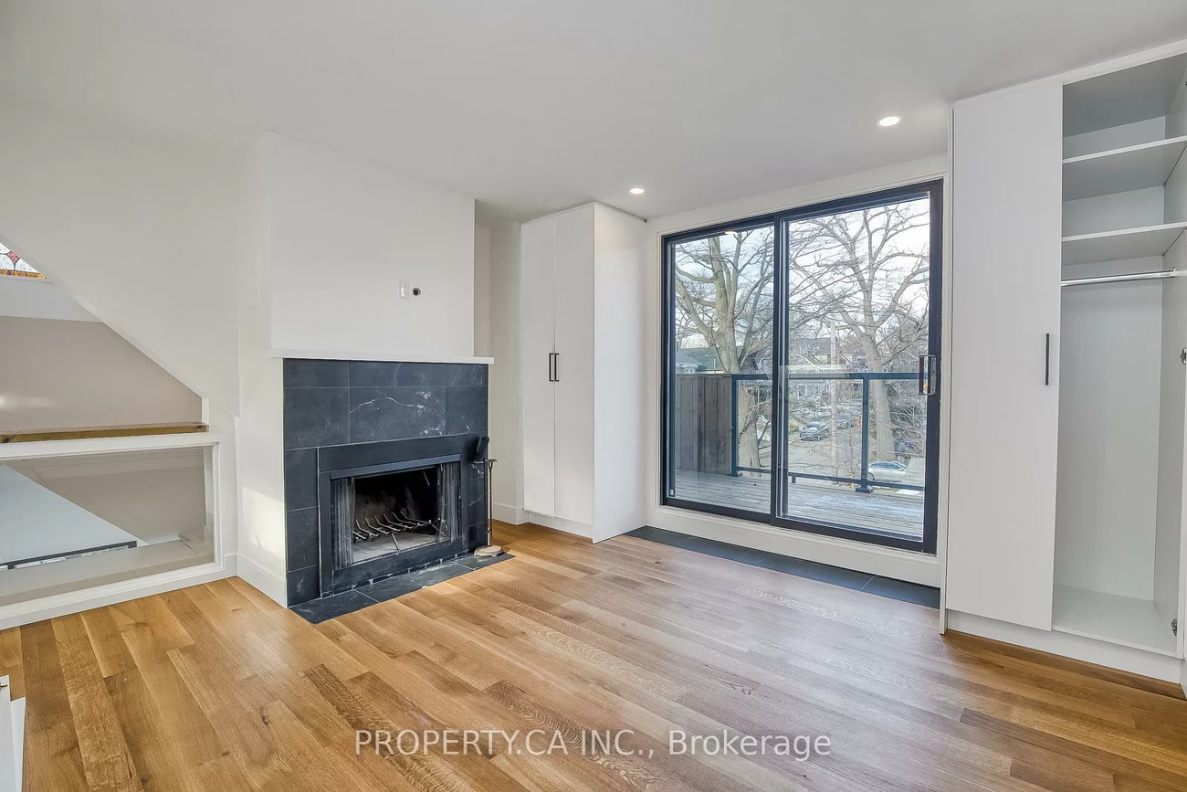 97, Lee, The Beaches, Toronto