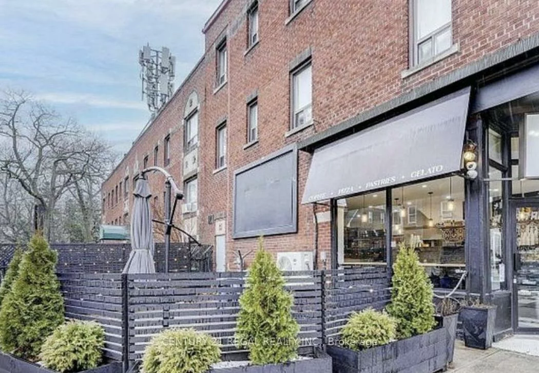 2377, QUEEN, The Beaches, Toronto