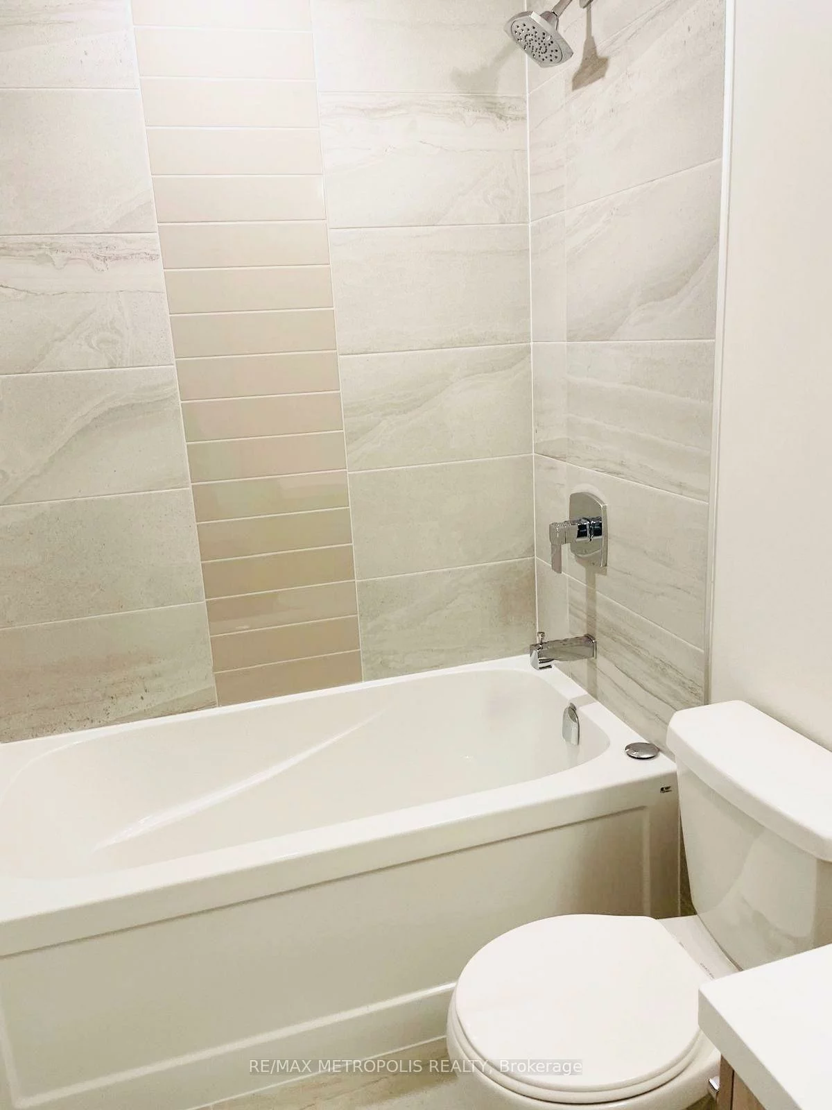 2203, Kingston, Birchcliffe-Cliffside, Toronto