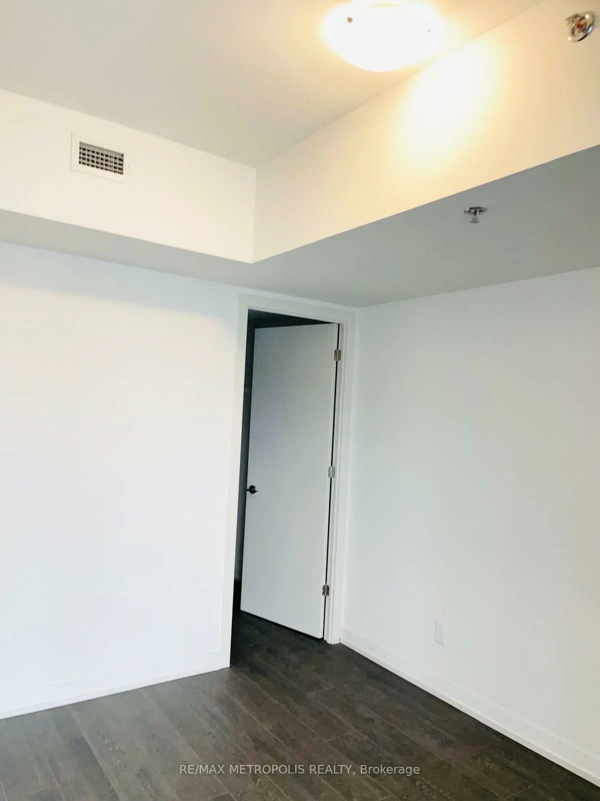 2203, Kingston, Birchcliffe-Cliffside, Toronto