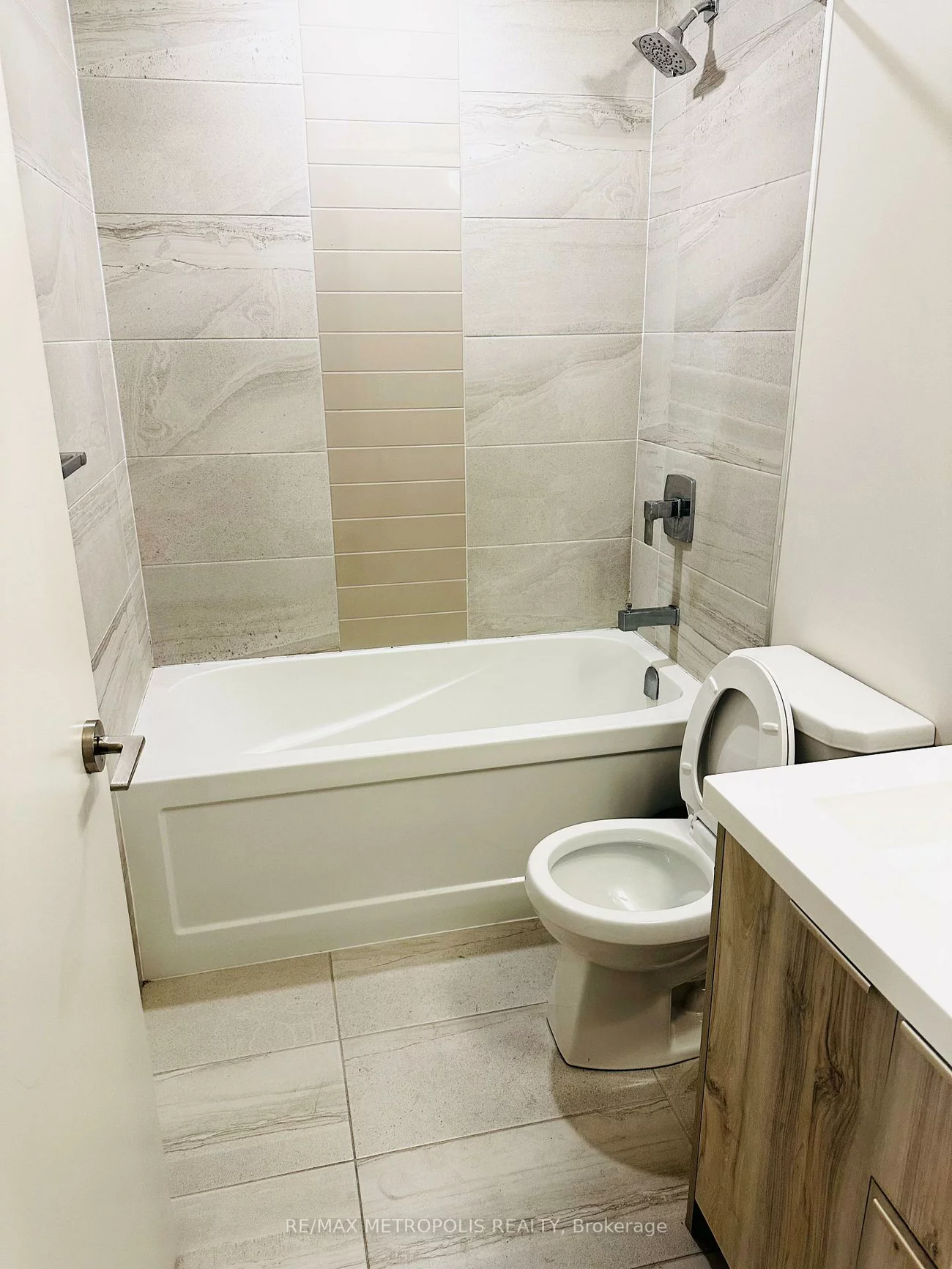 2203, Kingston, Birchcliffe-Cliffside, Toronto
