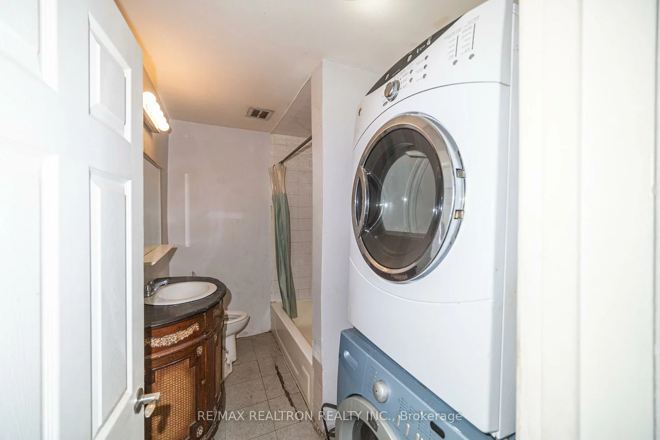 3541, St Clair, Clairlea-Birchmount, Toronto