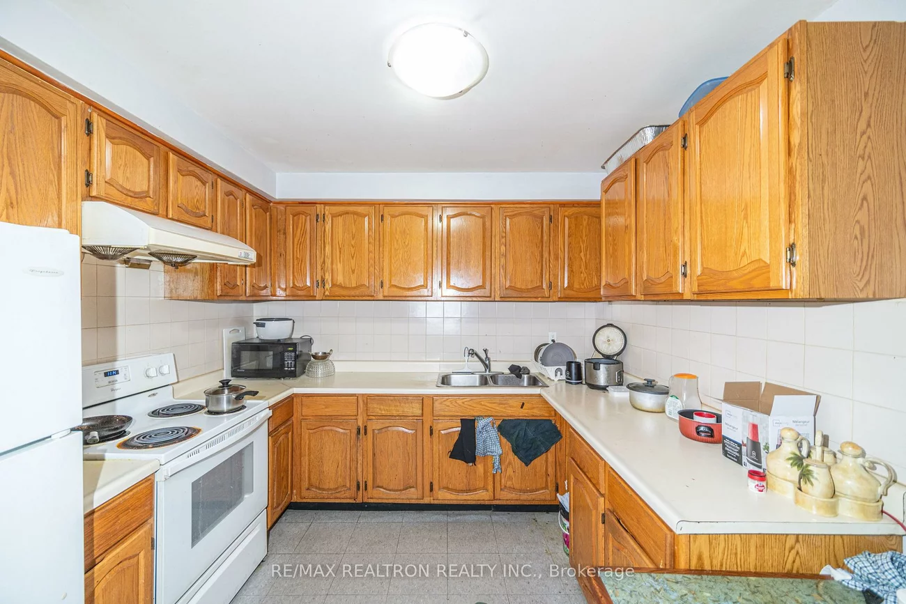 3541, St Clair, Clairlea-Birchmount, Toronto