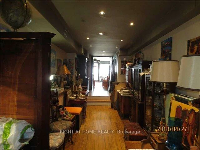 2359, Queen, The Beaches, Toronto