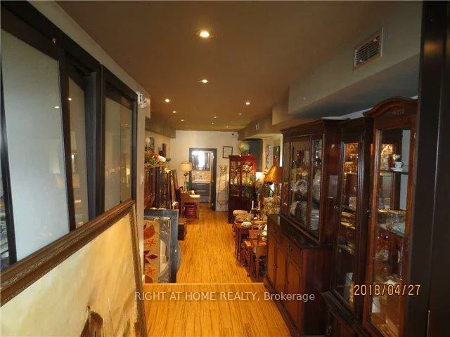 2359, Queen, The Beaches, Toronto
