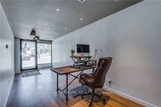 2359, Queen, The Beaches, Toronto