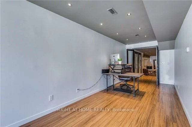 2359, Queen, The Beaches, Toronto
