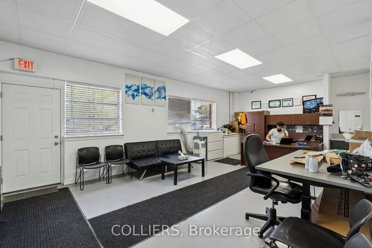 122, Manville, Clairlea-Birchmount, Toronto