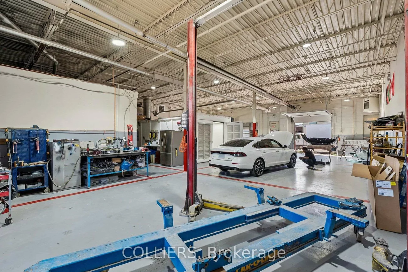 122, Manville, Clairlea-Birchmount, Toronto