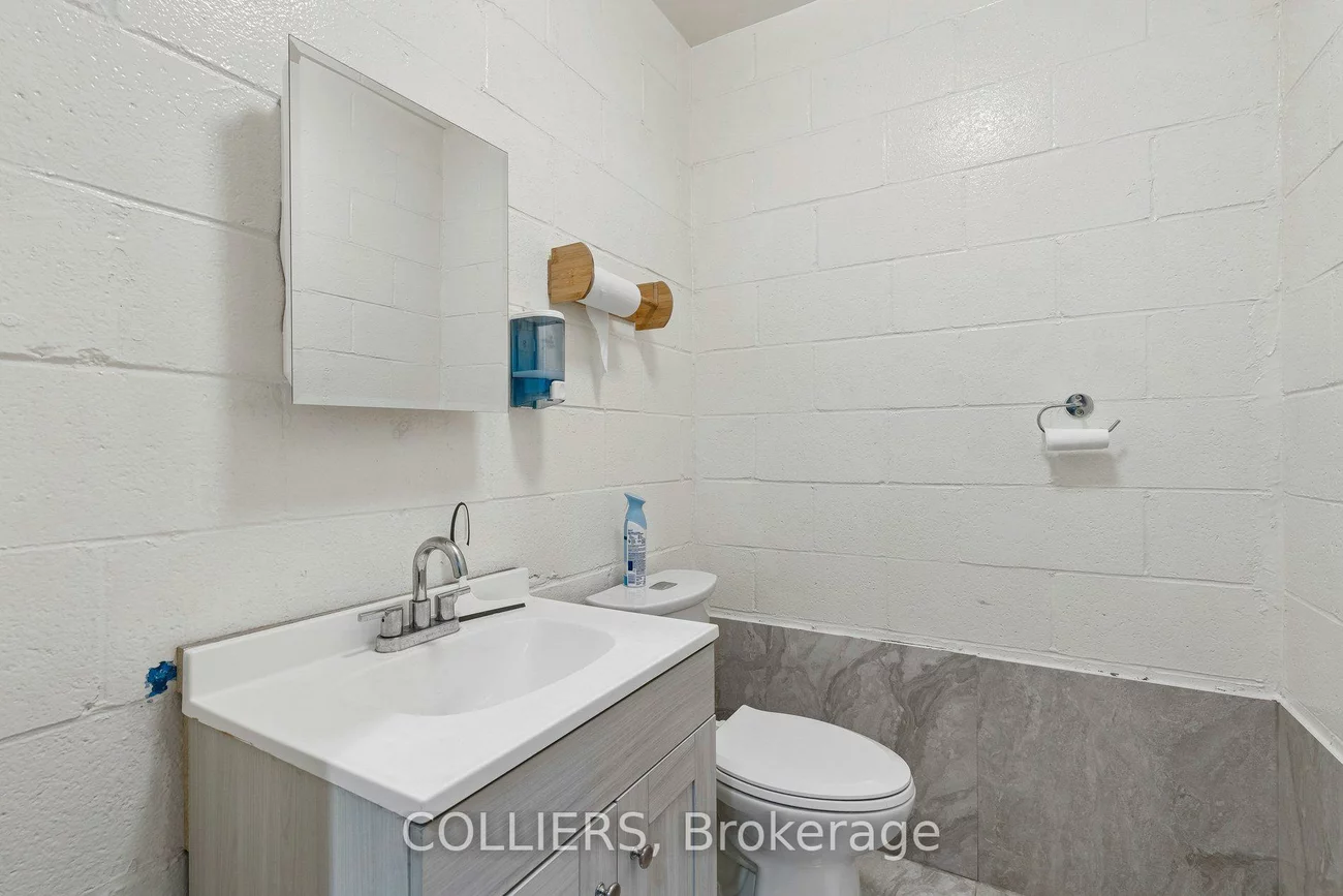 122, Manville, Clairlea-Birchmount, Toronto