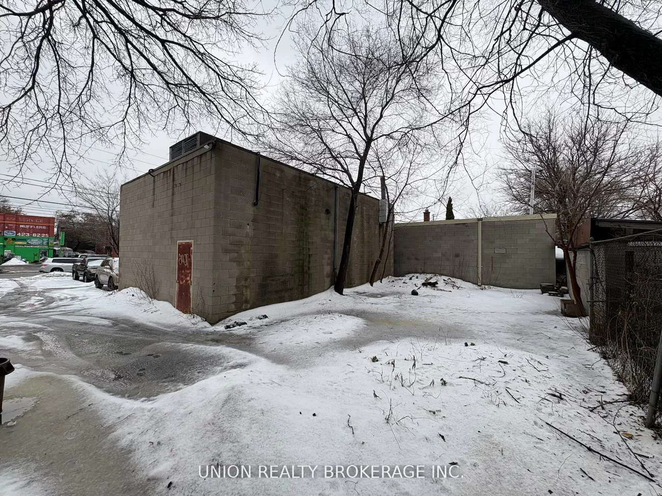 1211, Woodbine, Woodbine-Lumsden, Toronto