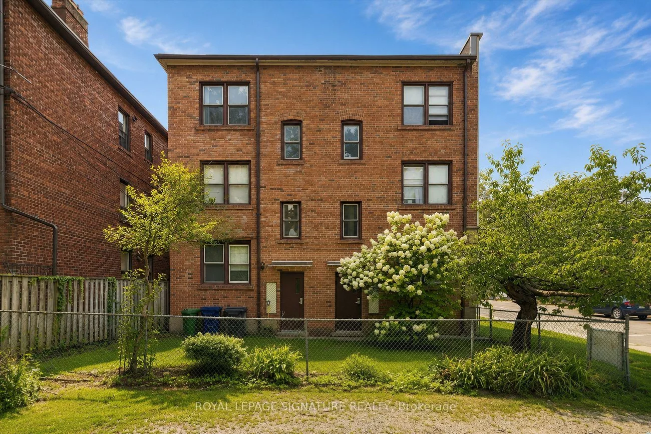 2479, Queen, The Beaches, Toronto