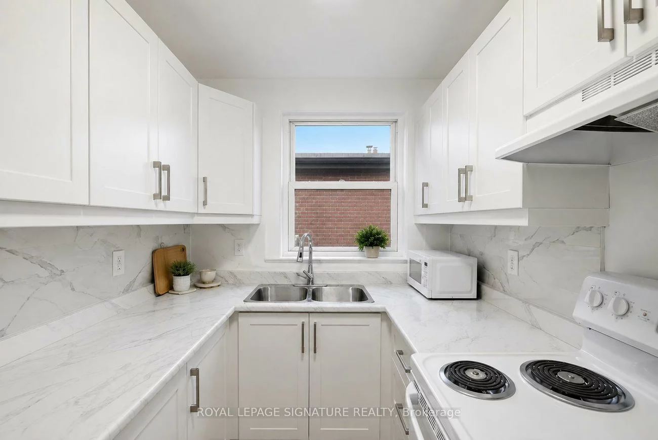 2479, Queen, The Beaches, Toronto